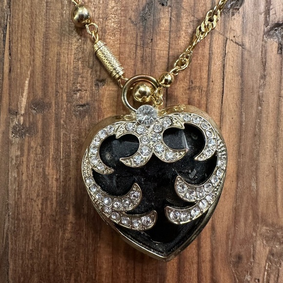 Elegant Gold and Black Heart Pendant Necklace - Picture 2 of 6